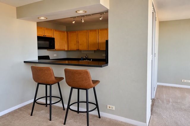 655 W IRVING PARK Road 2012, Chicago, IL 60613