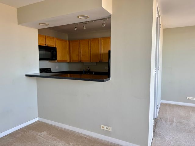 655 W IRVING PARK Road 2012, Chicago, IL 60613