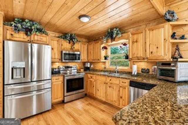649 Weaver Creek Way, Blue Ridge, GA 30513