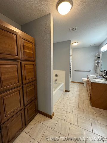 1115 Carbon, Mcalester, OK 74501