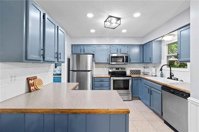 19212 E 15TH Street N, Independence, MO 64056