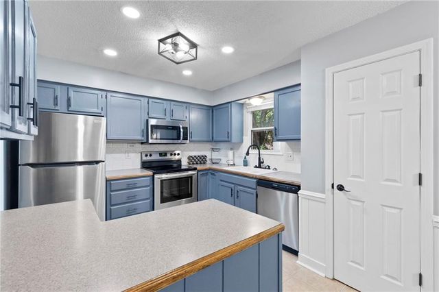 19212 E 15TH Street N, Independence, MO 64056