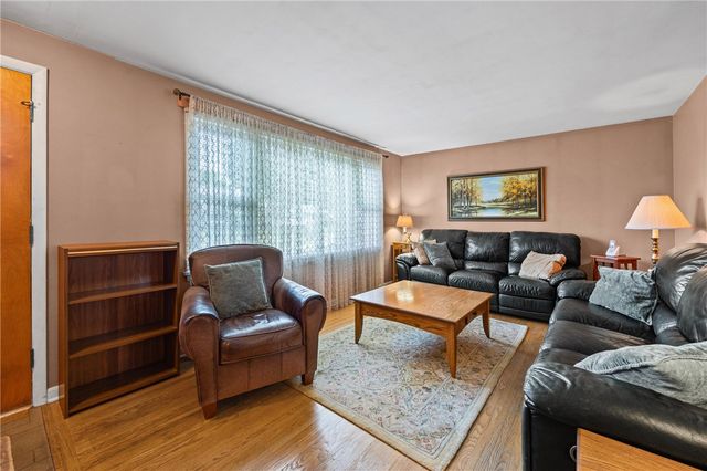 364 Lake Meadow Drive, Greece, NY 14612