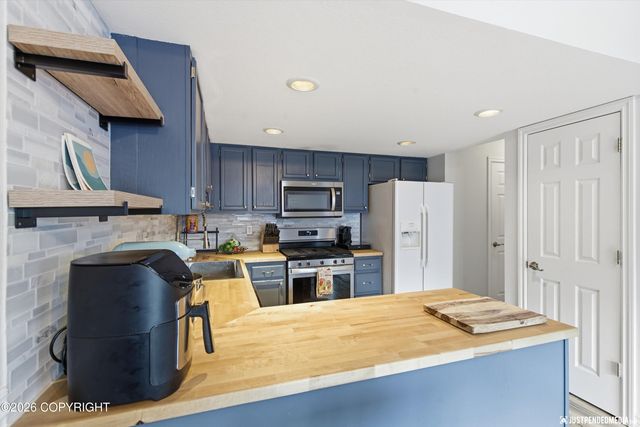 18821 S Kanaga Loop, Eagle River, AK 99577