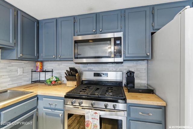 18821 S Kanaga Loop, Eagle River, AK 99577