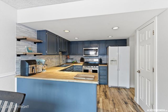 18821 S Kanaga Loop, Eagle River, AK 99577