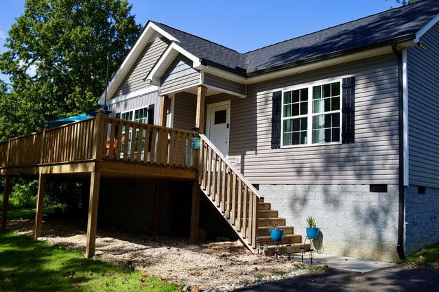746 Nels Adams Rd, Dickson, TN 37055