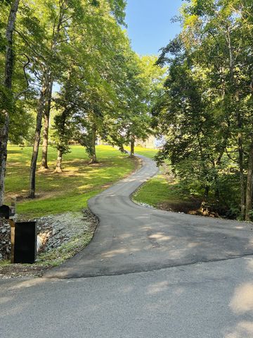 746 Nels Adams Rd, Dickson, TN 37055
