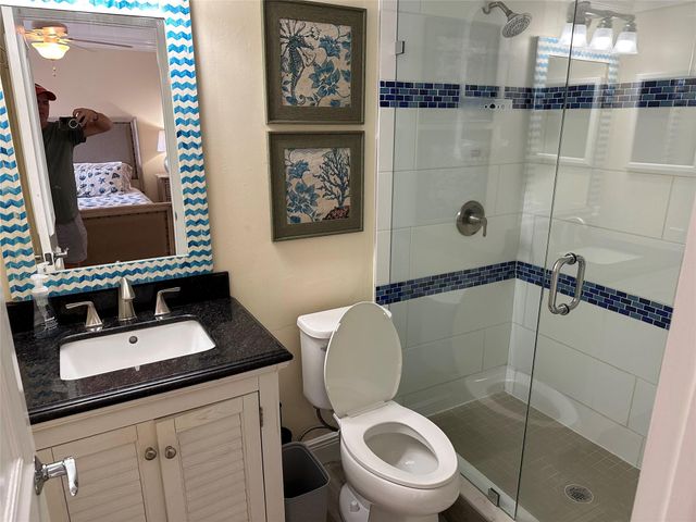 1605 US Highway 1 V-4 104, Jupiter, FL 33477