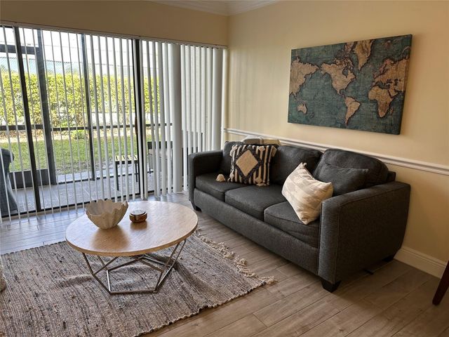 1605 US Highway 1 V-4 104, Jupiter, FL 33477