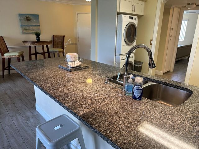 1605 US Highway 1 V-4 104, Jupiter, FL 33477