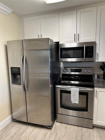 1605 US Highway 1 V-4 104, Jupiter, FL 33477