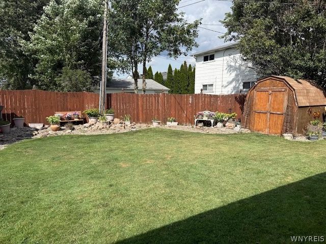 138 North Creek Drive, Cheektowaga, NY 14225