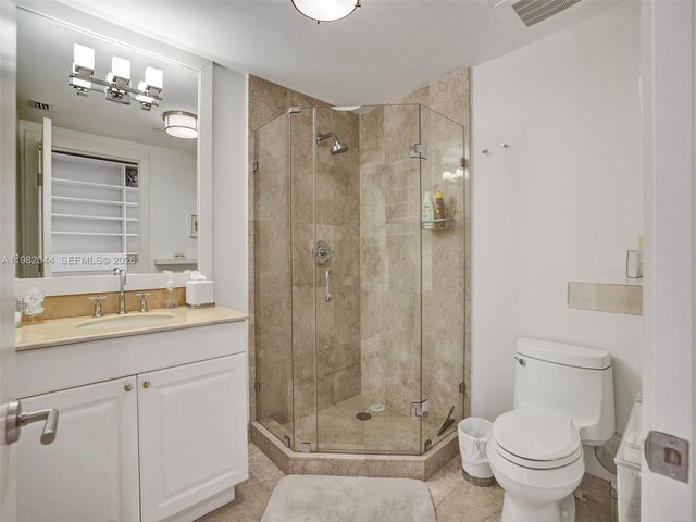 3201 NE 183rd St 301, Aventura, FL 33160