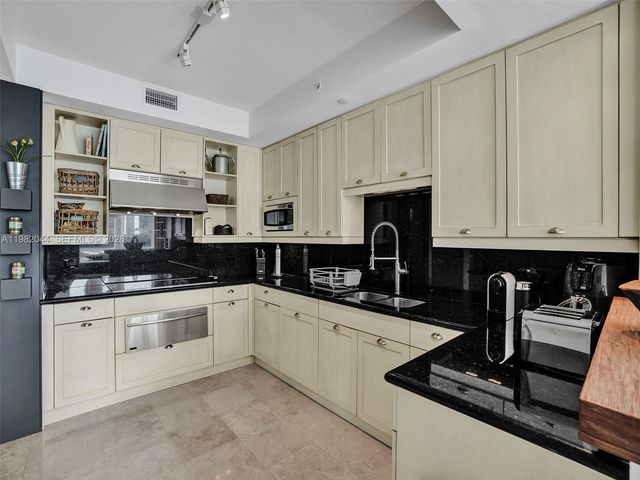 3201 NE 183rd St 301, Aventura, FL 33160