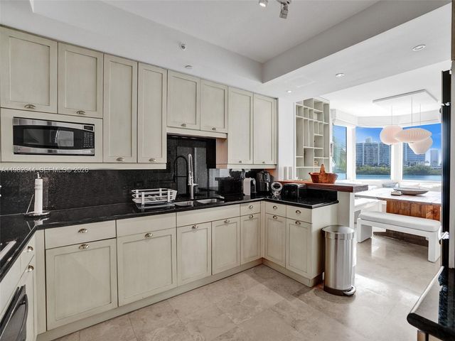 3201 NE 183rd St 301, Aventura, FL 33160