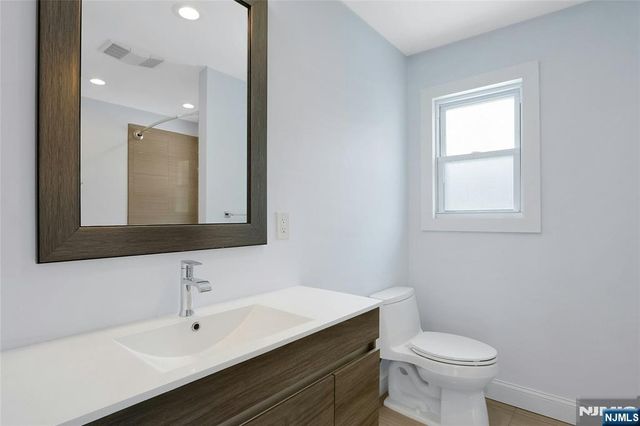 9 Sioux Avenue, Oakland, NJ 07436