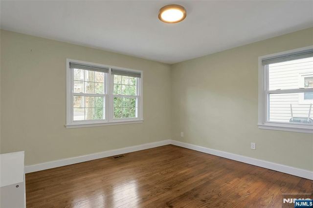 9 Sioux Avenue, Oakland, NJ 07436