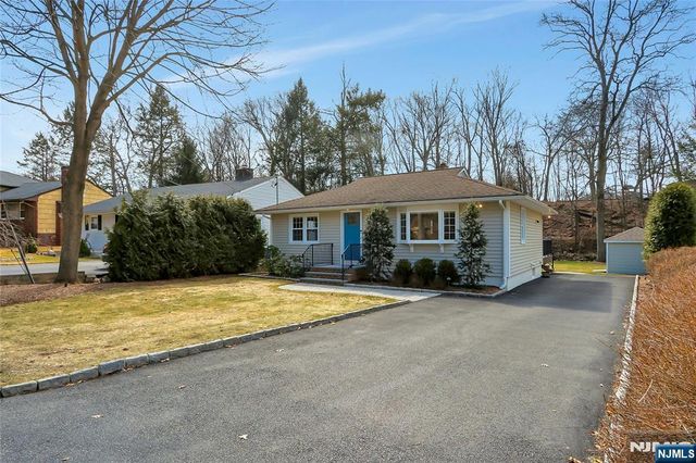 9 Sioux Avenue, Oakland, NJ 07436