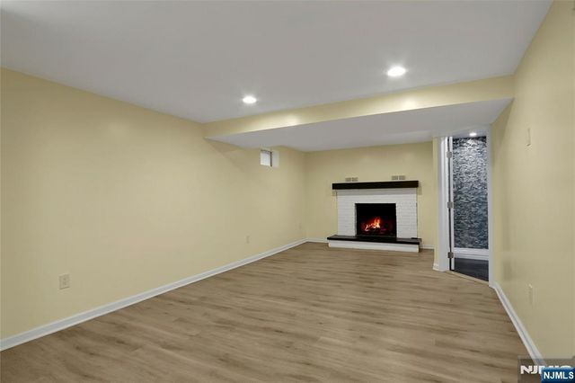 9 Sioux Avenue, Oakland, NJ 07436