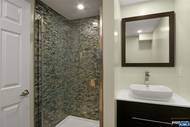 9 Sioux Avenue, Oakland, NJ 07436