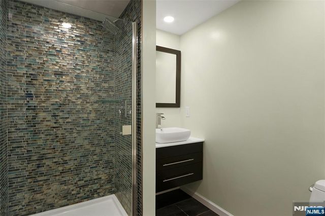 9 Sioux Avenue, Oakland, NJ 07436