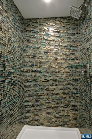 9 Sioux Avenue, Oakland, NJ 07436