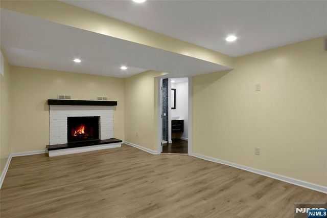 9 Sioux Avenue, Oakland, NJ 07436