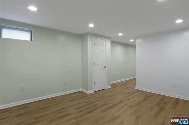 9 Sioux Avenue, Oakland, NJ 07436