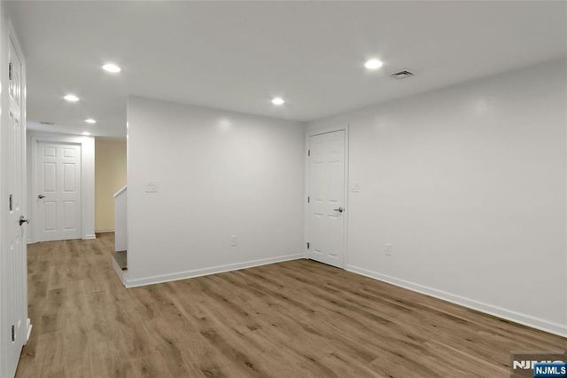 9 Sioux Avenue, Oakland, NJ 07436