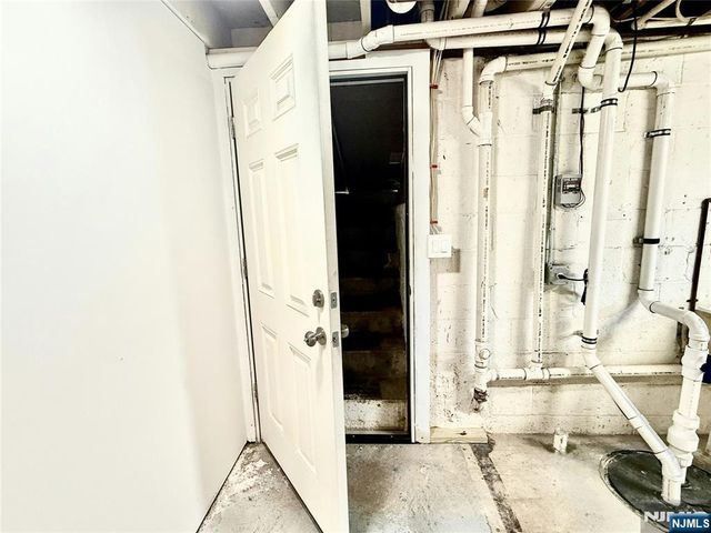 9 Sioux Avenue, Oakland, NJ 07436