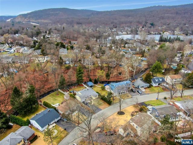 9 Sioux Avenue, Oakland, NJ 07436