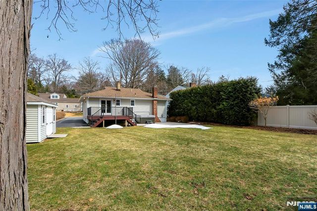 9 Sioux Avenue, Oakland, NJ 07436