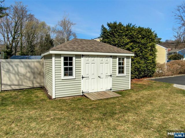 9 Sioux Avenue, Oakland, NJ 07436