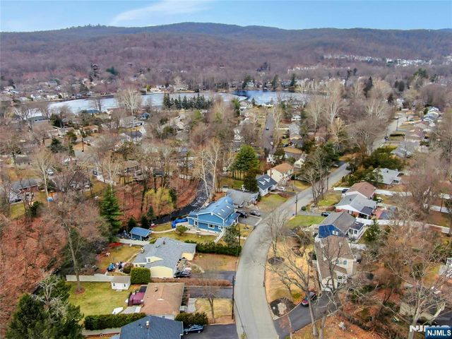 9 Sioux Avenue, Oakland, NJ 07436