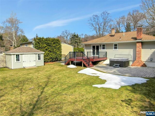 9 Sioux Avenue, Oakland, NJ 07436
