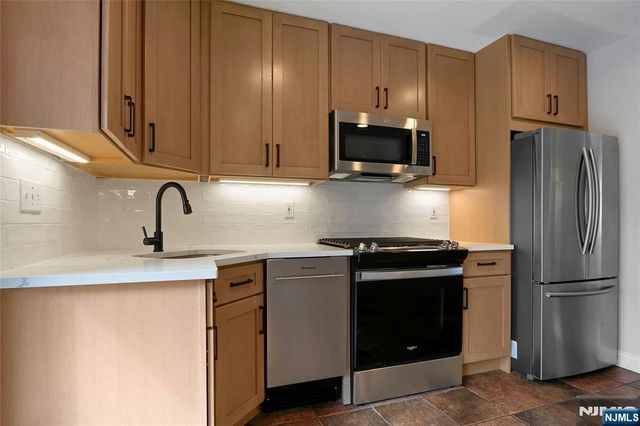 9 Sioux Avenue, Oakland, NJ 07436