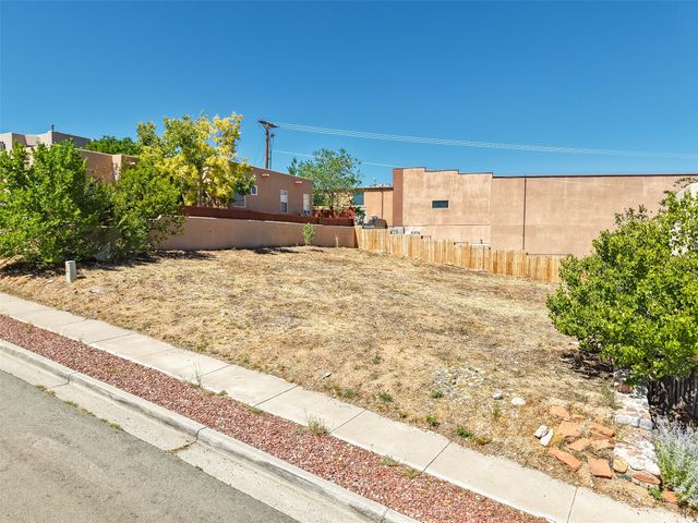 2164 Ridgeview Circle, Santa Fe, NM 87505