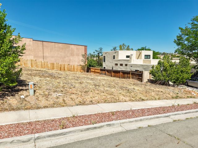 2164 Ridgeview Circle, Santa Fe, NM 87505