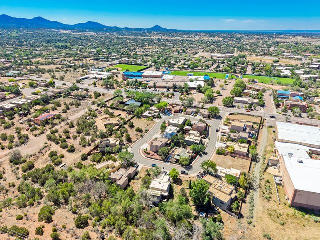 2164 Ridgeview Circle, Santa Fe, NM 87505