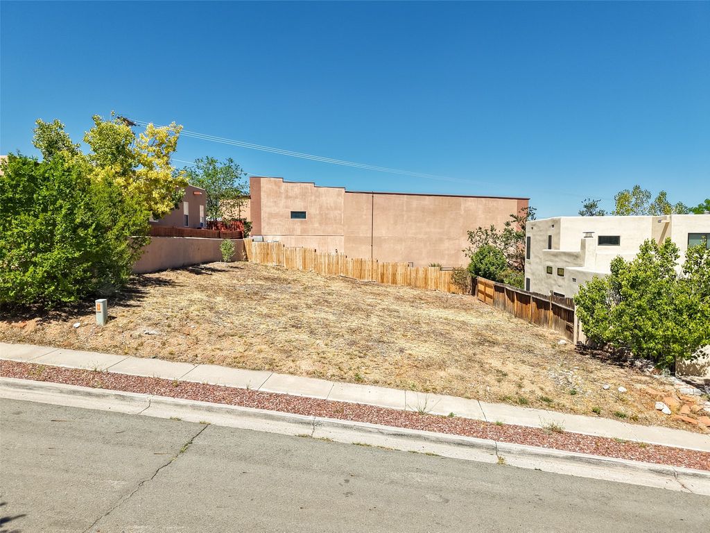 2164 Ridgeview Circle, Santa Fe, NM 87505