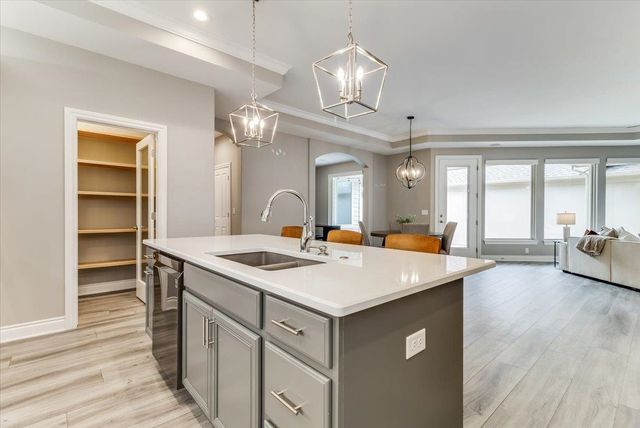 4936 N Prestwick Ave, Bel Aire, KS 67226