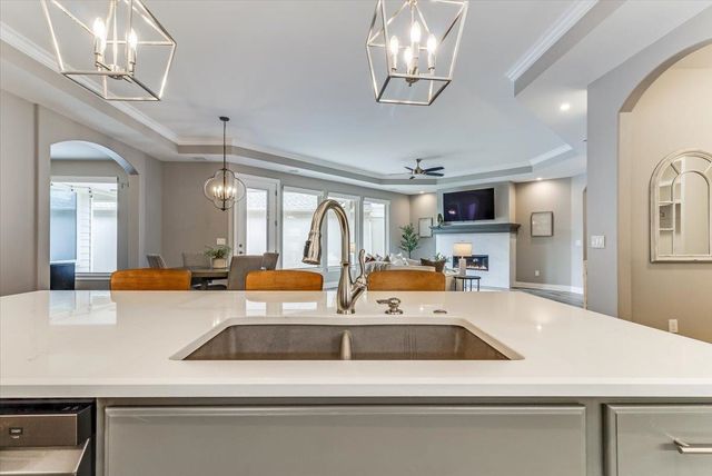 4936 N Prestwick Ave, Bel Aire, KS 67226