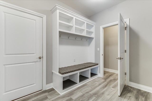 4936 N Prestwick Ave, Bel Aire, KS 67226