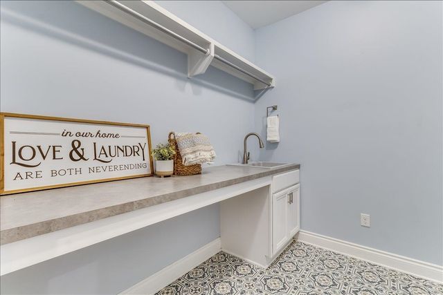 4936 N Prestwick Ave, Bel Aire, KS 67226