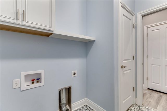 4936 N Prestwick Ave, Bel Aire, KS 67226