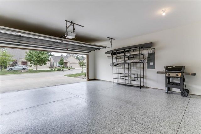 4936 N Prestwick Ave, Bel Aire, KS 67226