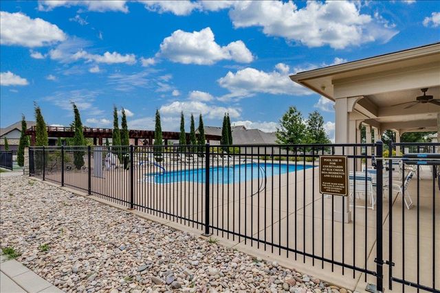 4936 N Prestwick Ave, Bel Aire, KS 67226
