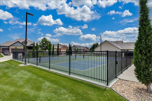 4936 N Prestwick Ave, Bel Aire, KS 67226