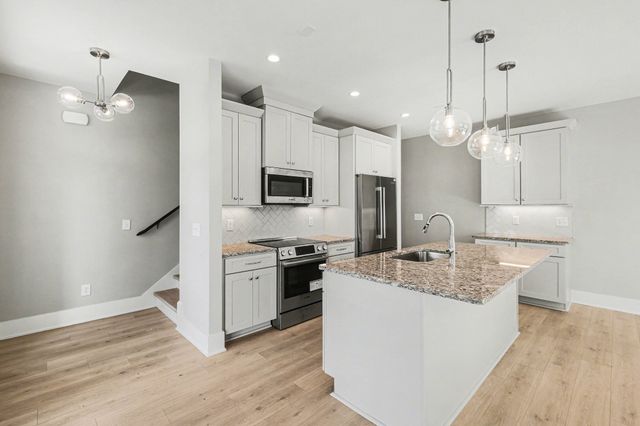 3045A Hillside Rd, Nashville, TN 37207